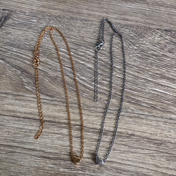 ⭐️ 4 for $23 any style. Dainty heart necklace - Picture 2 of 6